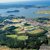 湖山池と鳥取県立布勢総合運動公園